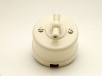 bezhevyy_vyklyuchatel_